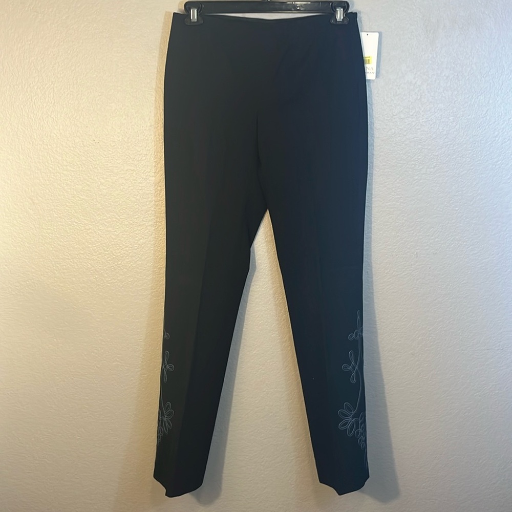 Dana Buchman NWT size 8 blk accent flare jeans